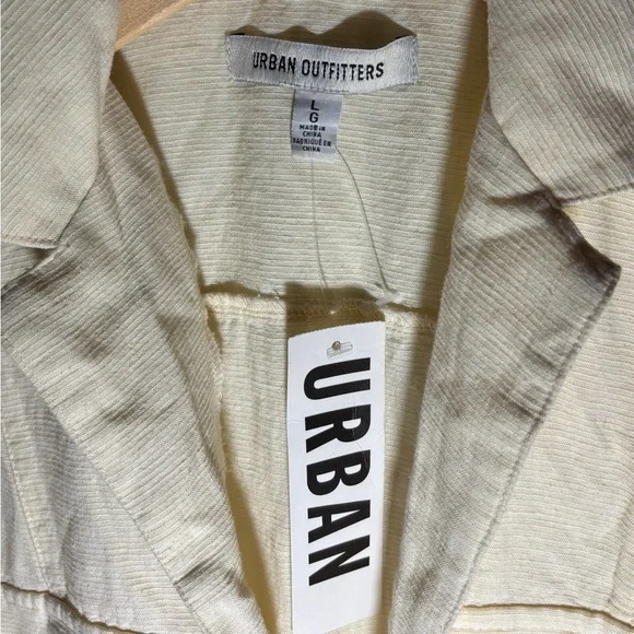 Urban Outfitters Cream Short-Sleeve Jacket NWT size lager - Picture 2 of 4